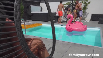 Linda Caprice, Mia Trejsi, Mini Mitzix - Wet And Wild Pool Party Part 1 26-06-2025