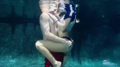 Kenzie Reeves - Sex Under Water Quickie
