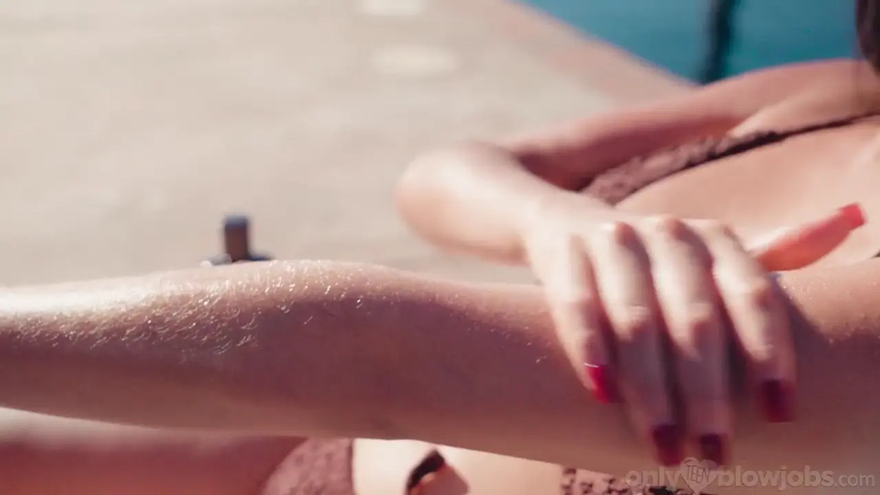 Reyna Belle - Poolside Tease 20 11 2025 - Watch Latest Porn Video at ePornHome.com for Free.